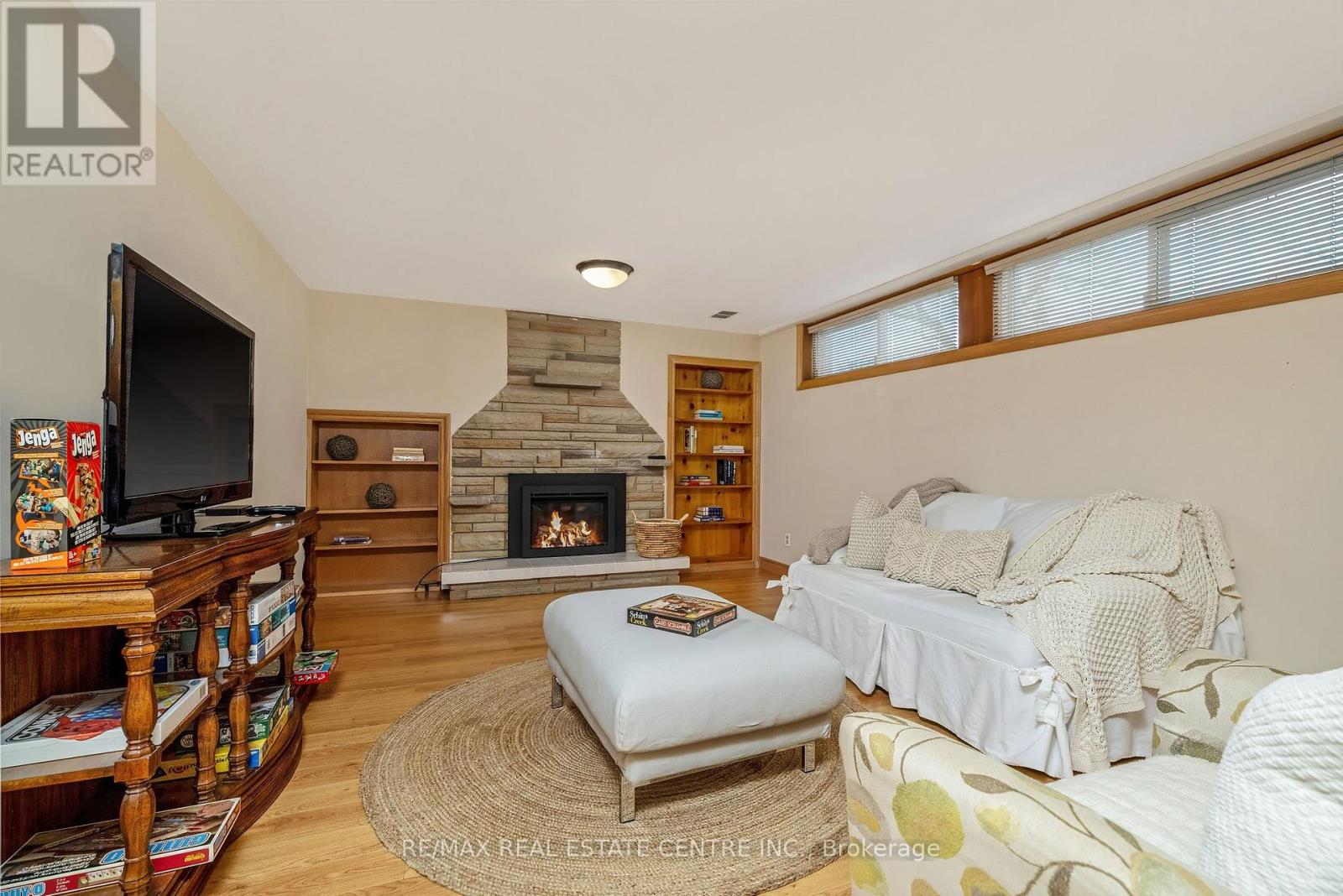 224 White Pines Drive, Burlington, Ontario  L7L 4E7 - Photo 21 - W12942786