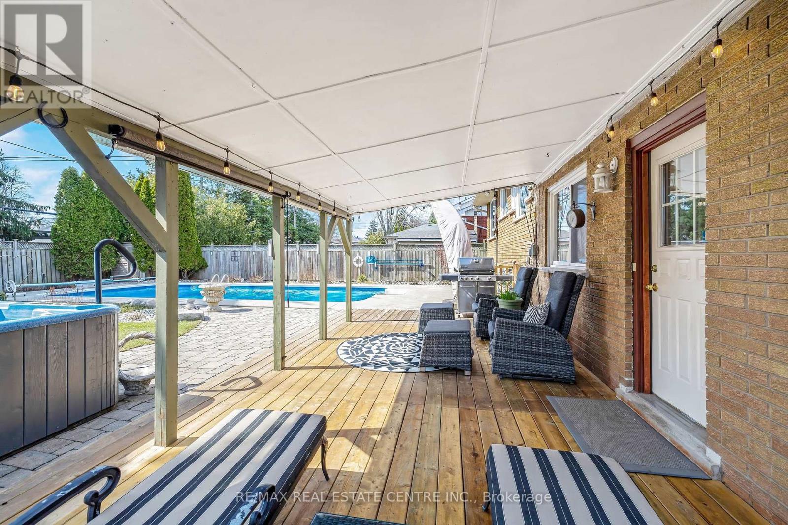 224 White Pines Drive, Burlington, Ontario  L7L 4E7 - Photo 22 - W12942786