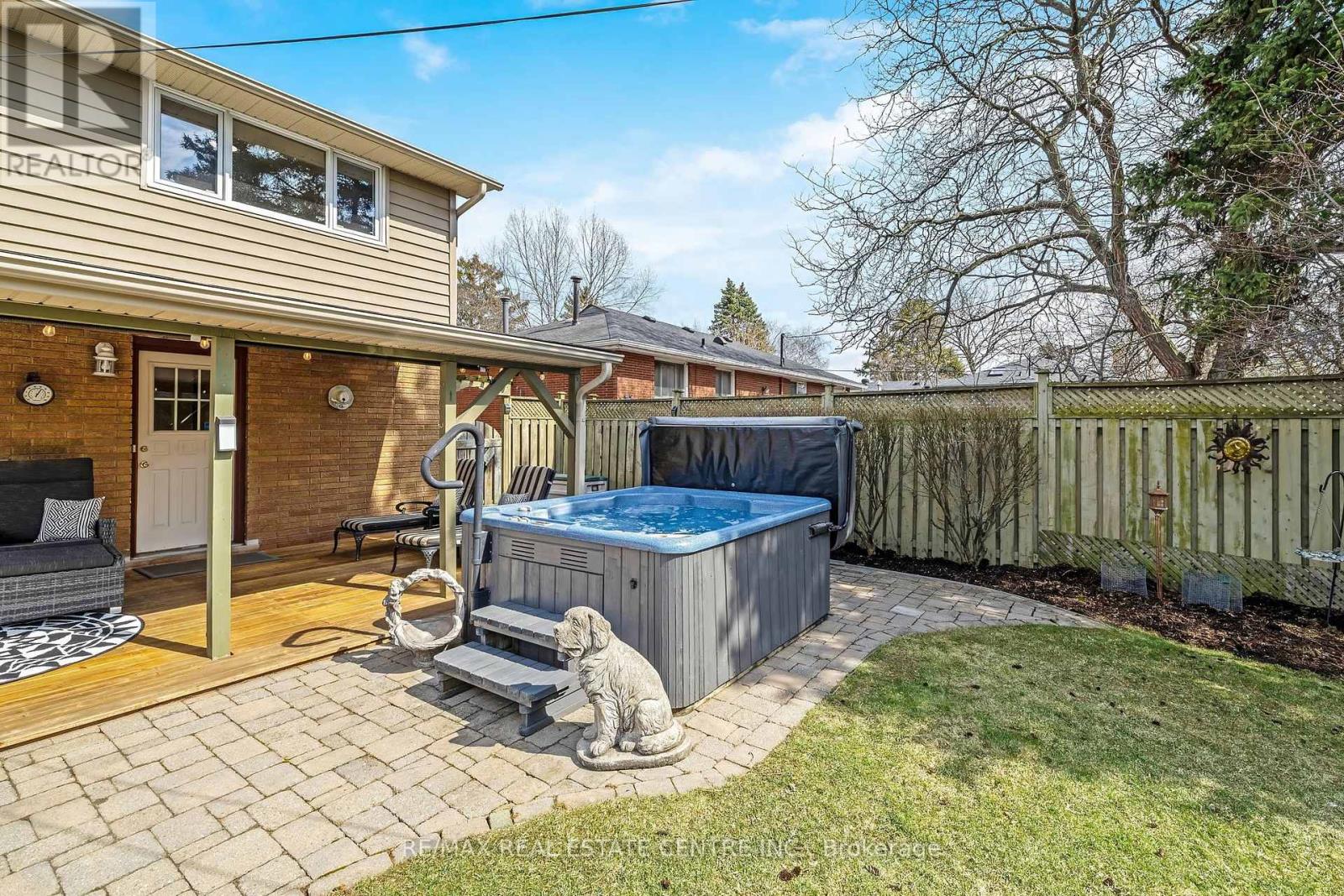 224 White Pines Drive, Burlington, Ontario  L7L 4E7 - Photo 25 - W12942786