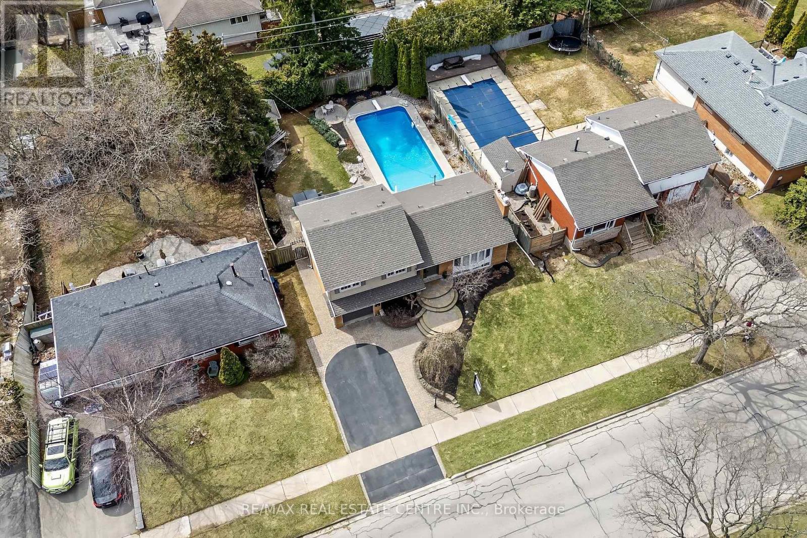 224 White Pines Drive, Burlington, Ontario  L7L 4E7 - Photo 34 - W12942786