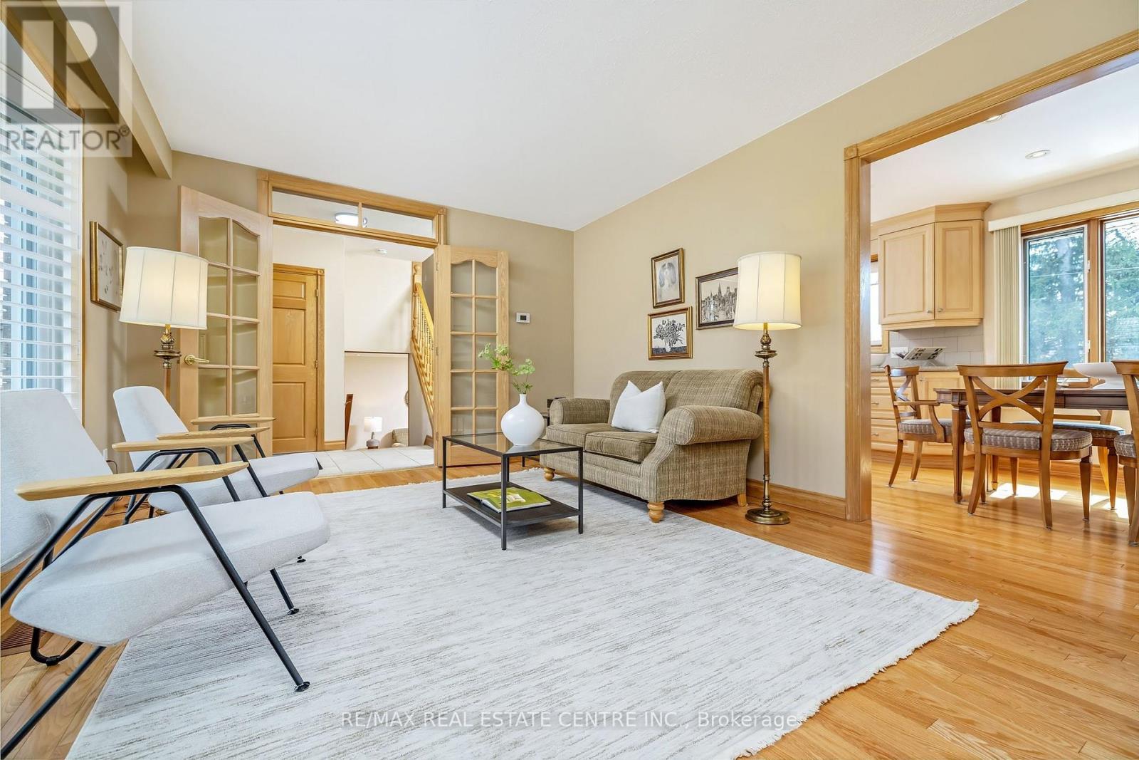 224 White Pines Drive, Burlington, Ontario  L7L 4E7 - Photo 6 - W12942786