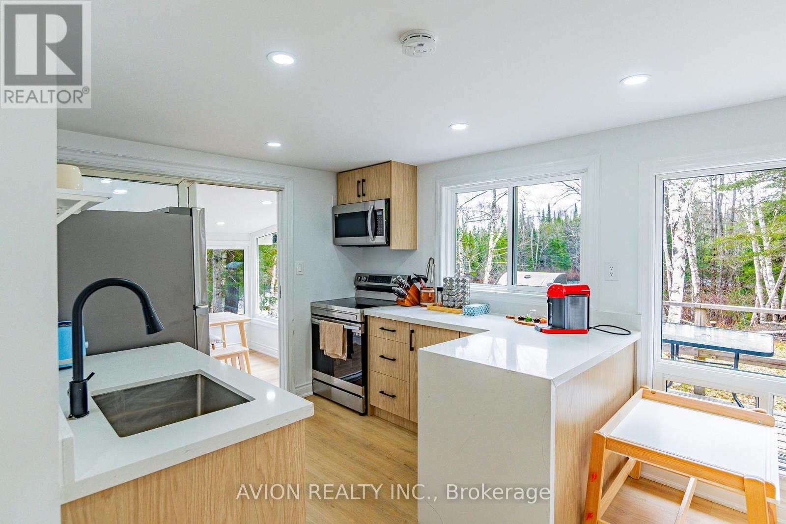 185 Fisher Lake Lane, Kearney, Ontario  P0A 1M0 - Photo 9 - X12942756