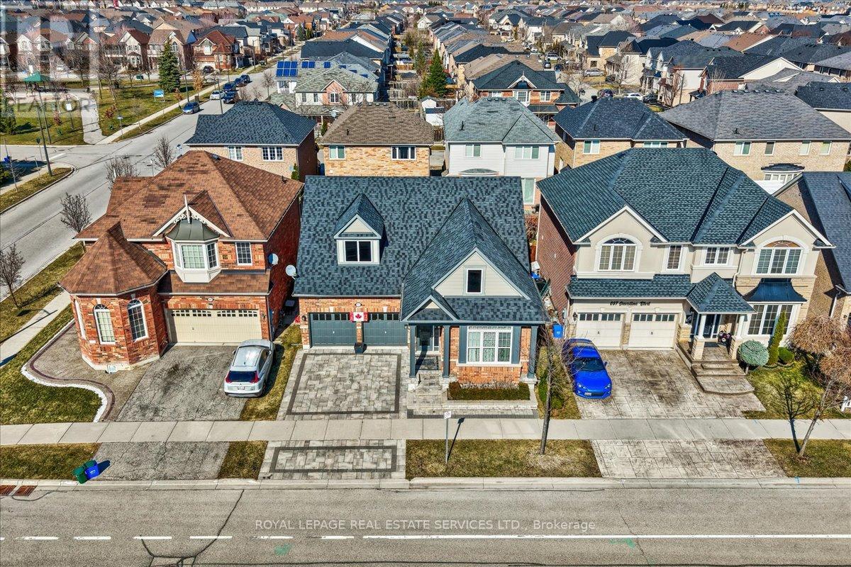 693 Savoline Boulevard, Milton, Ontario  L9T 0N2 - Photo 2 - W12942126