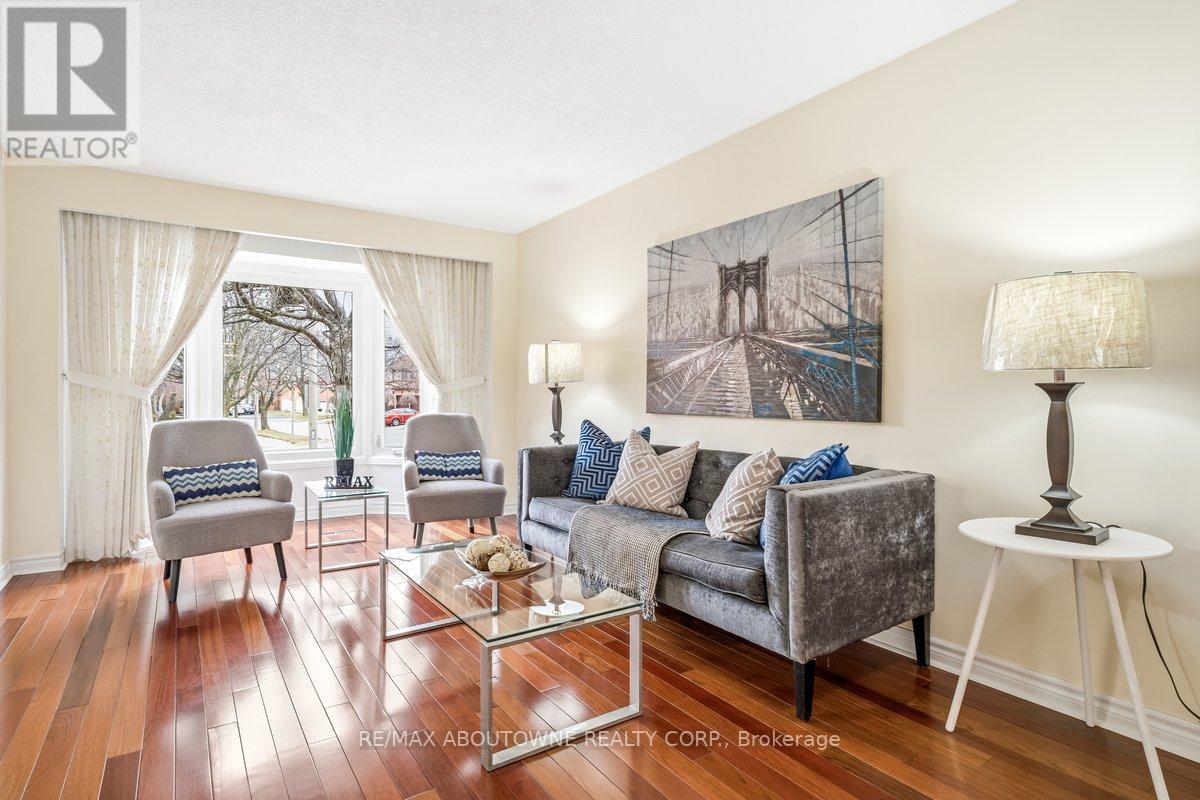 4538 Mayflower Drive, Mississauga, Ontario  L5R 1S3 - Photo 4 - W12942268