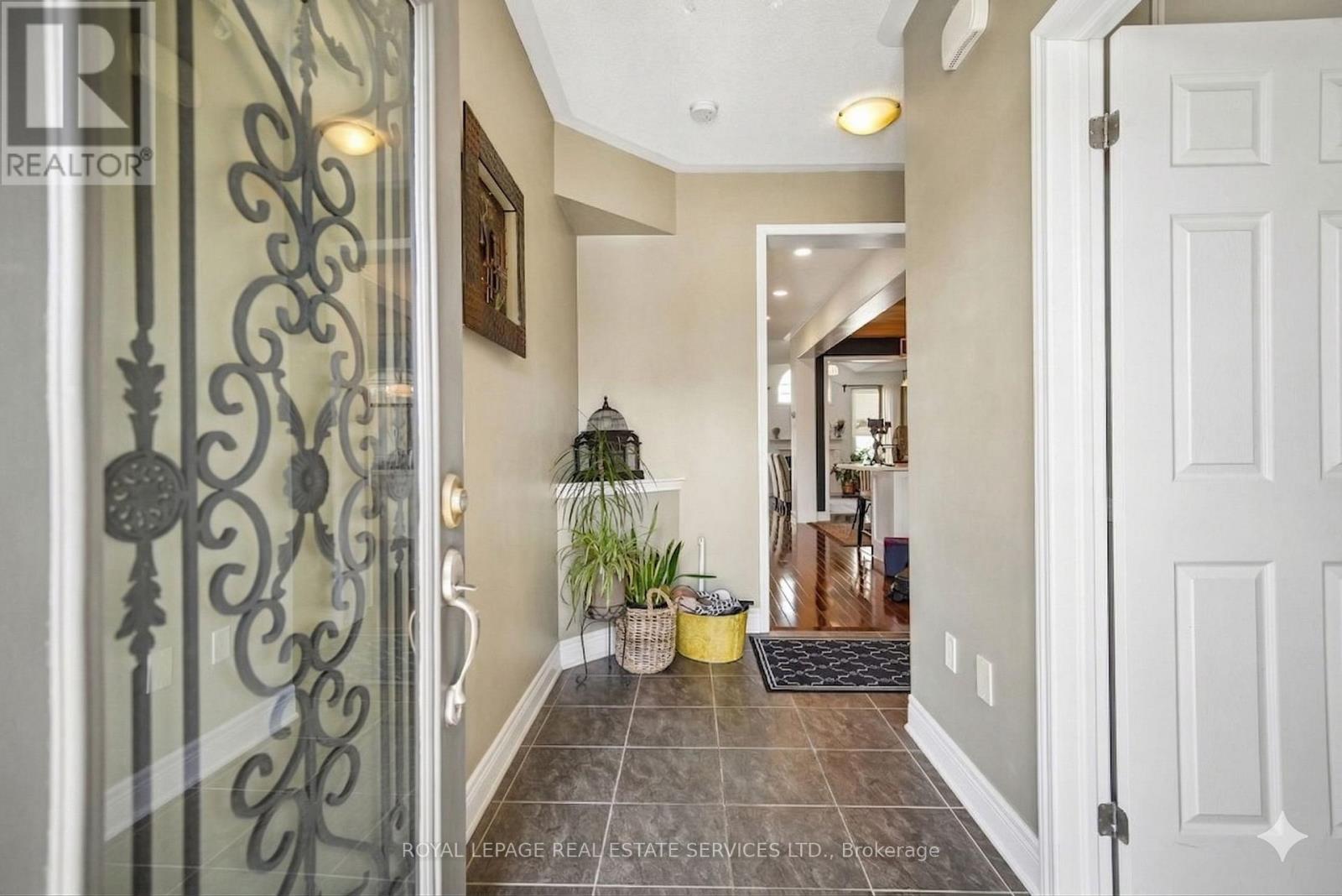 693 Savoline Boulevard, Milton, Ontario  L9T 0N2 - Photo 3 - W12942126