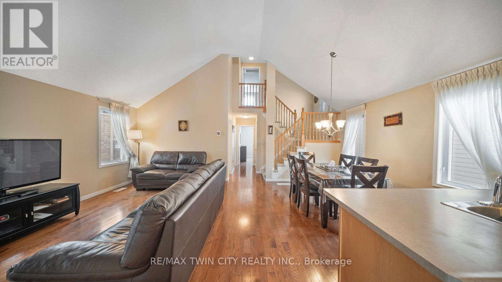 38 Sinclair Street, Guelph, Ontario  N1L 1R8 - Photo 3 - X12633366