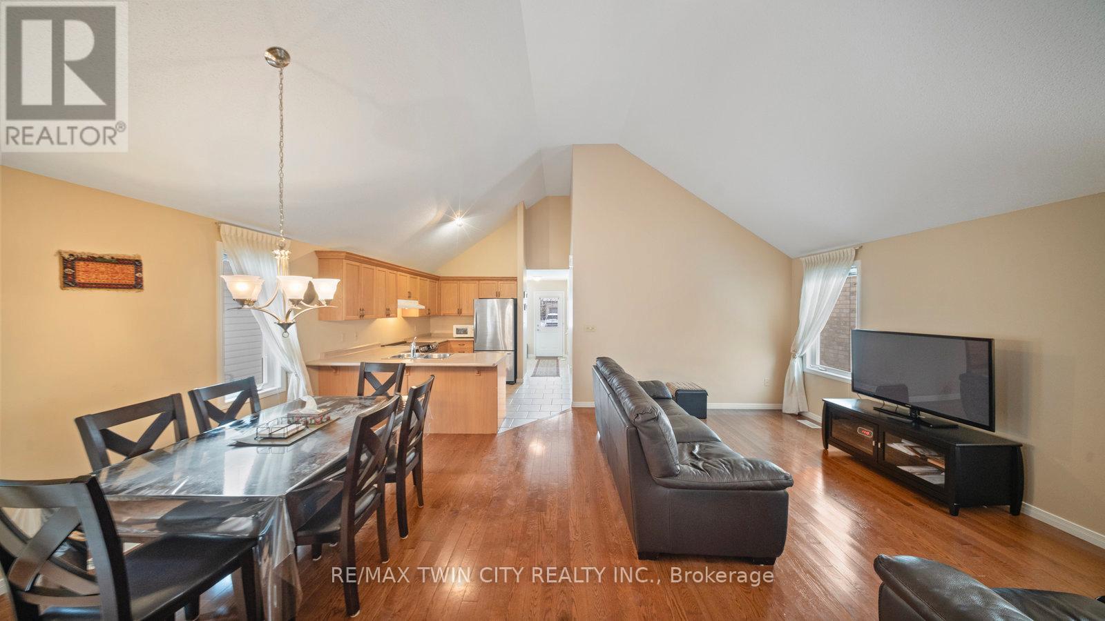 38 Sinclair Street, Guelph, Ontario  N1L 1R8 - Photo 11 - X12633366