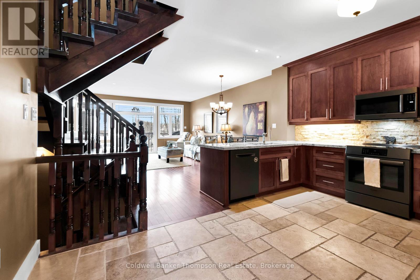 2 - 23 Winona Drive, Huntsville, Ontario  P1H 1L9 - Photo 7 - X12942920