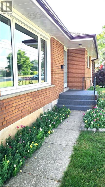 8 Waddington Street, Brantford, Ontario  N3R 2R1 - Photo 3 - 40786974