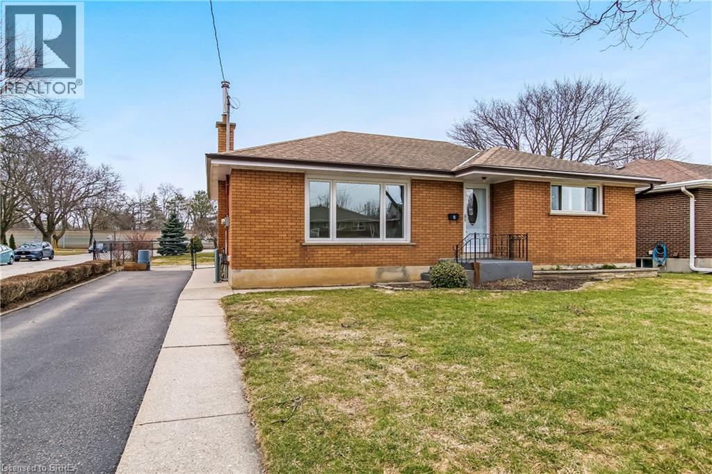 8 WADDINGTON Street, Brantford, Ontario