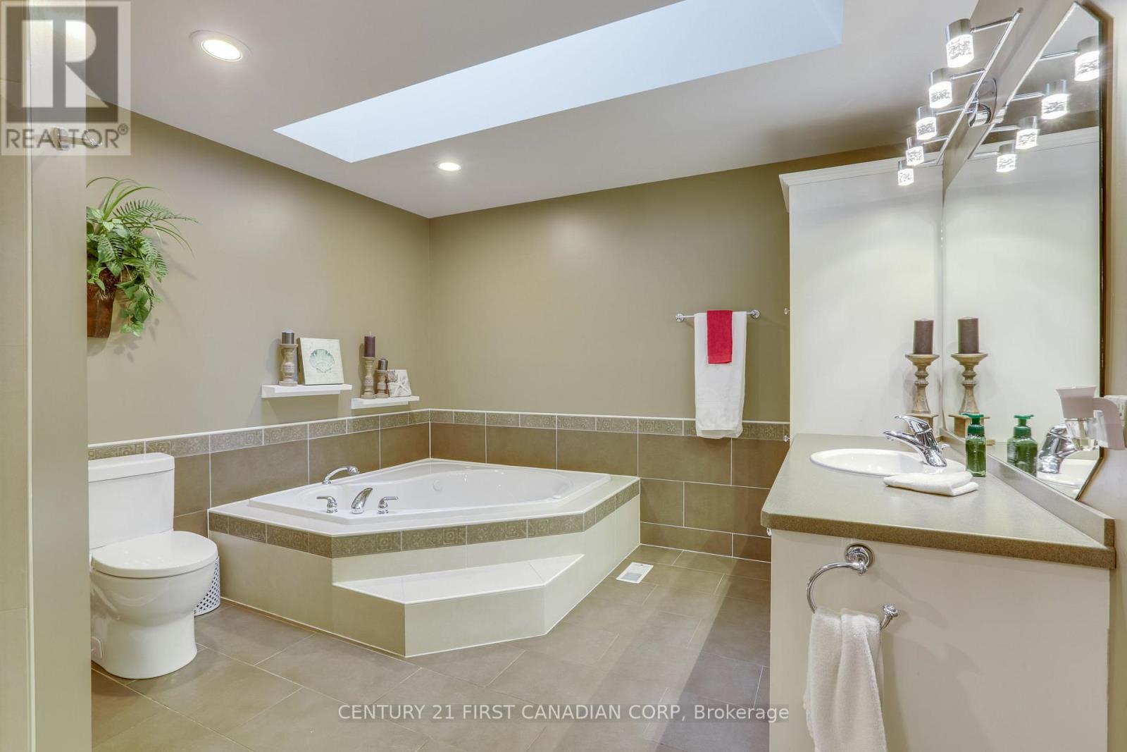 16916 Evelyn Drive, Thames Centre, Ontario  N0M 2P0 - Photo 16 - X12942888