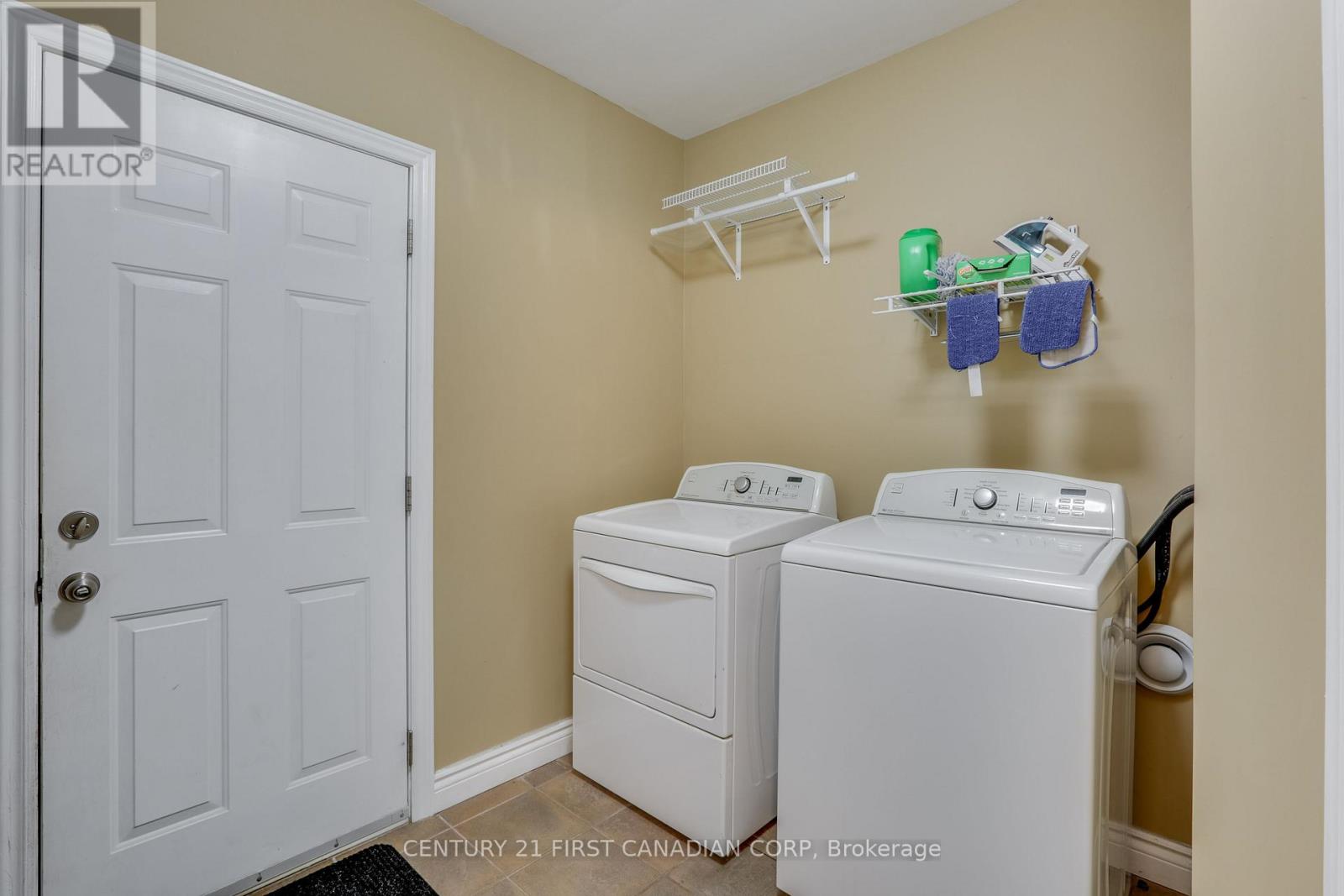 16916 Evelyn Drive, Thames Centre, Ontario  N0M 2P0 - Photo 4 - X12942888