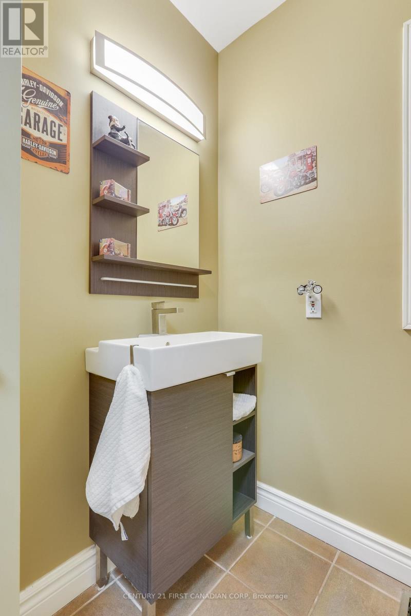 16916 Evelyn Drive, Thames Centre, Ontario  N0M 2P0 - Photo 5 - X12942888