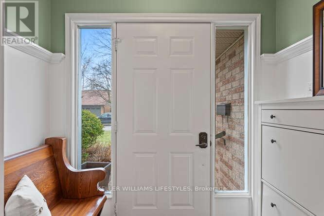 31 Mountainview Crescent, London South, Ontario  N6J 4M5 - Photo 4 - X12942974