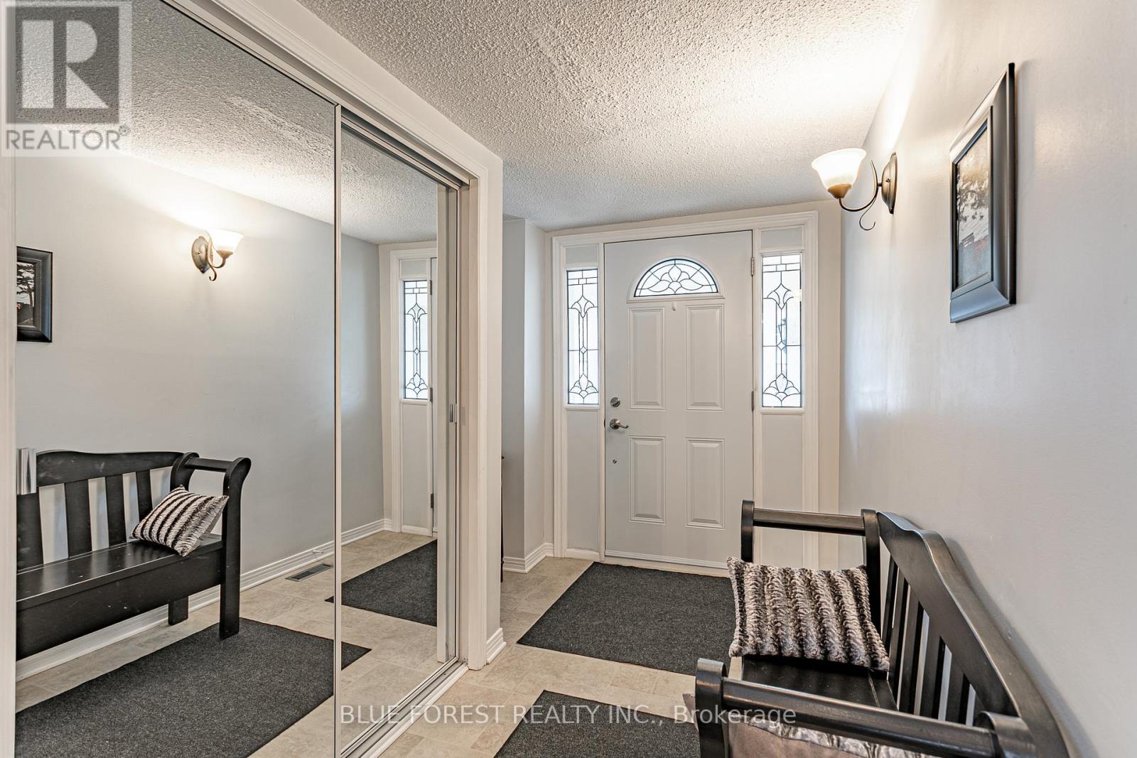 99 Chancton Crescent, London South, Ontario  N6E 2Y5 - Photo 5 - X12943010