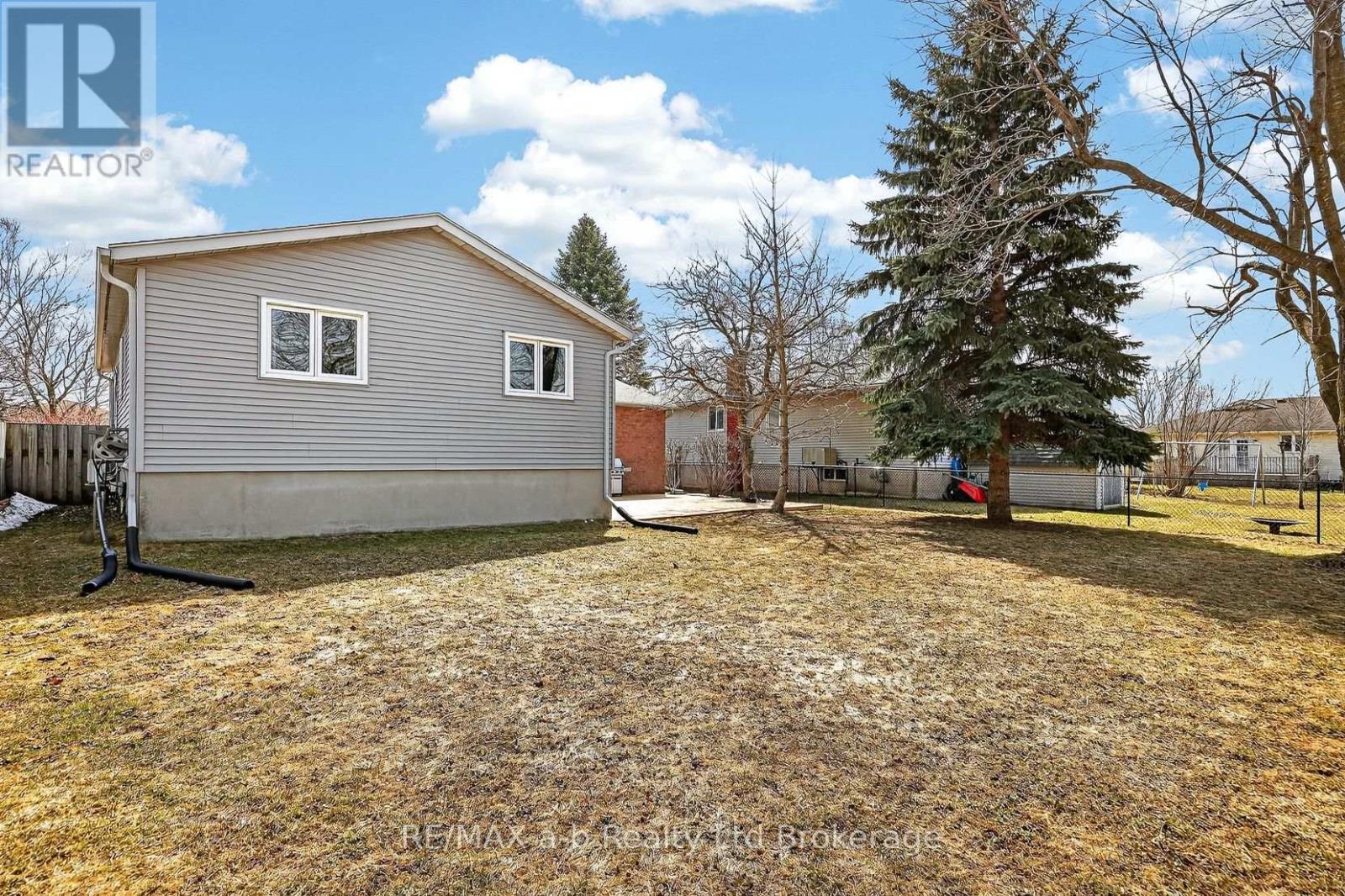 249 Arris Crescent, West Perth, Ontario  N0K 1N0 - Photo 36 - X12921734