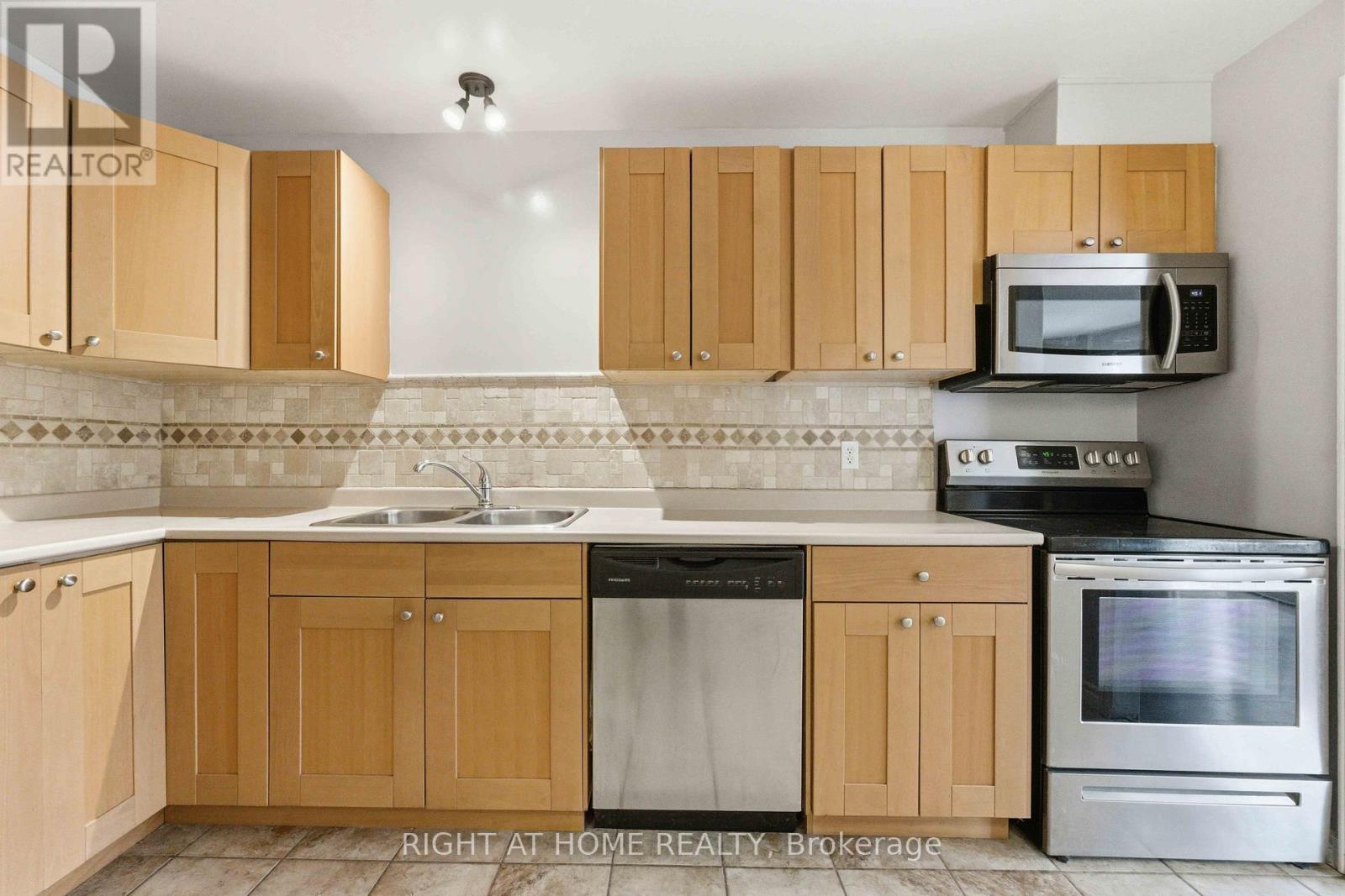 4 Chisholm Court, Ottawa, Ontario  K2K 1E2 - Photo 12 - X12942944