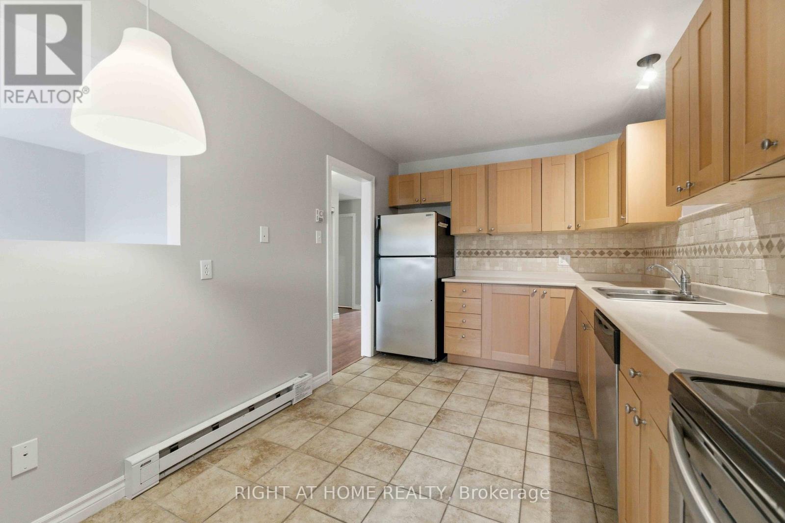 4 Chisholm Court, Ottawa, Ontario  K2K 1E2 - Photo 14 - X12942944