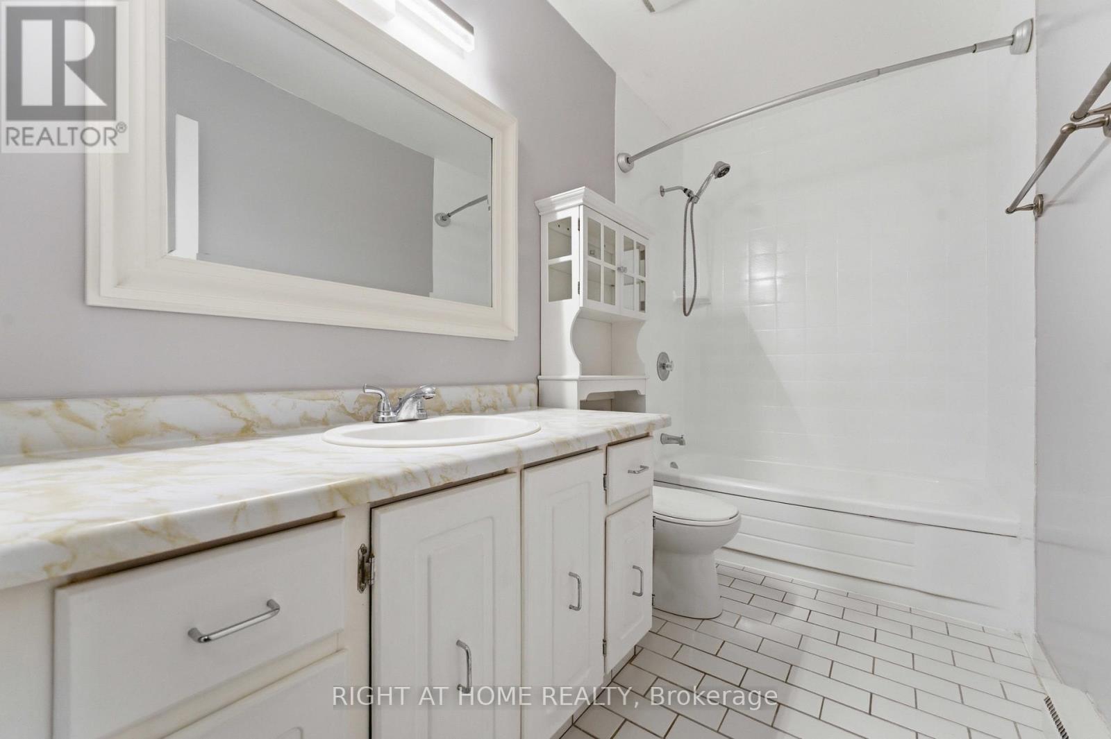 4 Chisholm Court, Ottawa, Ontario  K2K 1E2 - Photo 22 - X12942944