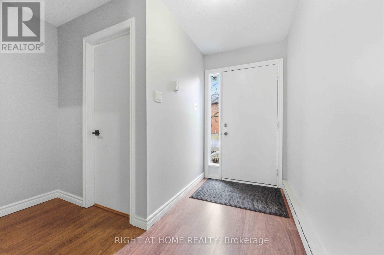 4 Chisholm Court, Ottawa, Ontario  K2K 1E2 - Photo 3 - X12942944