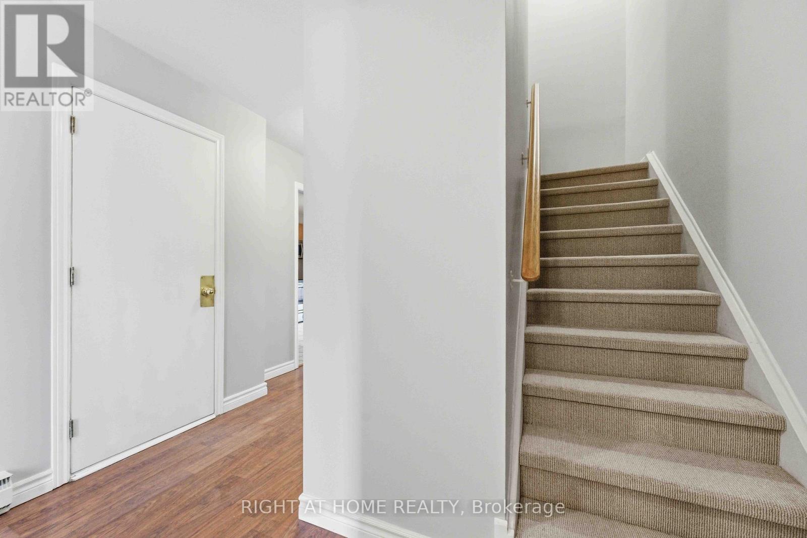 4 Chisholm Court, Ottawa, Ontario  K2K 1E2 - Photo 4 - X12942944