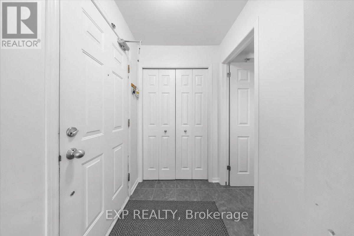 528 Reardon Private, Ottawa, Ontario  K1V 2L1 - Photo 3 - X12942970