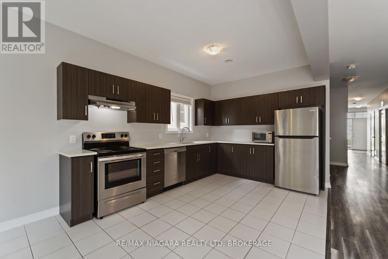 81 Grove Street, Welland, Ontario  L3B 4B3 - Photo 12 - X12942864