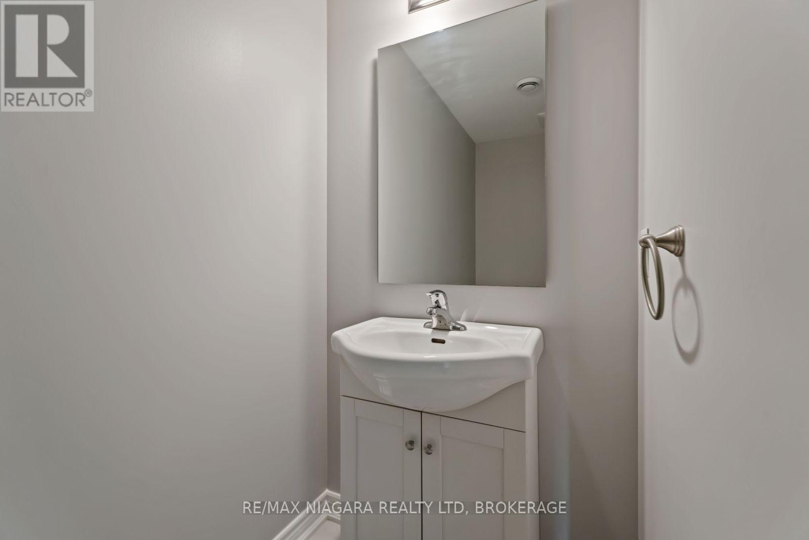 81 Grove Street, Welland, Ontario  L3B 4B3 - Photo 15 - X12942864