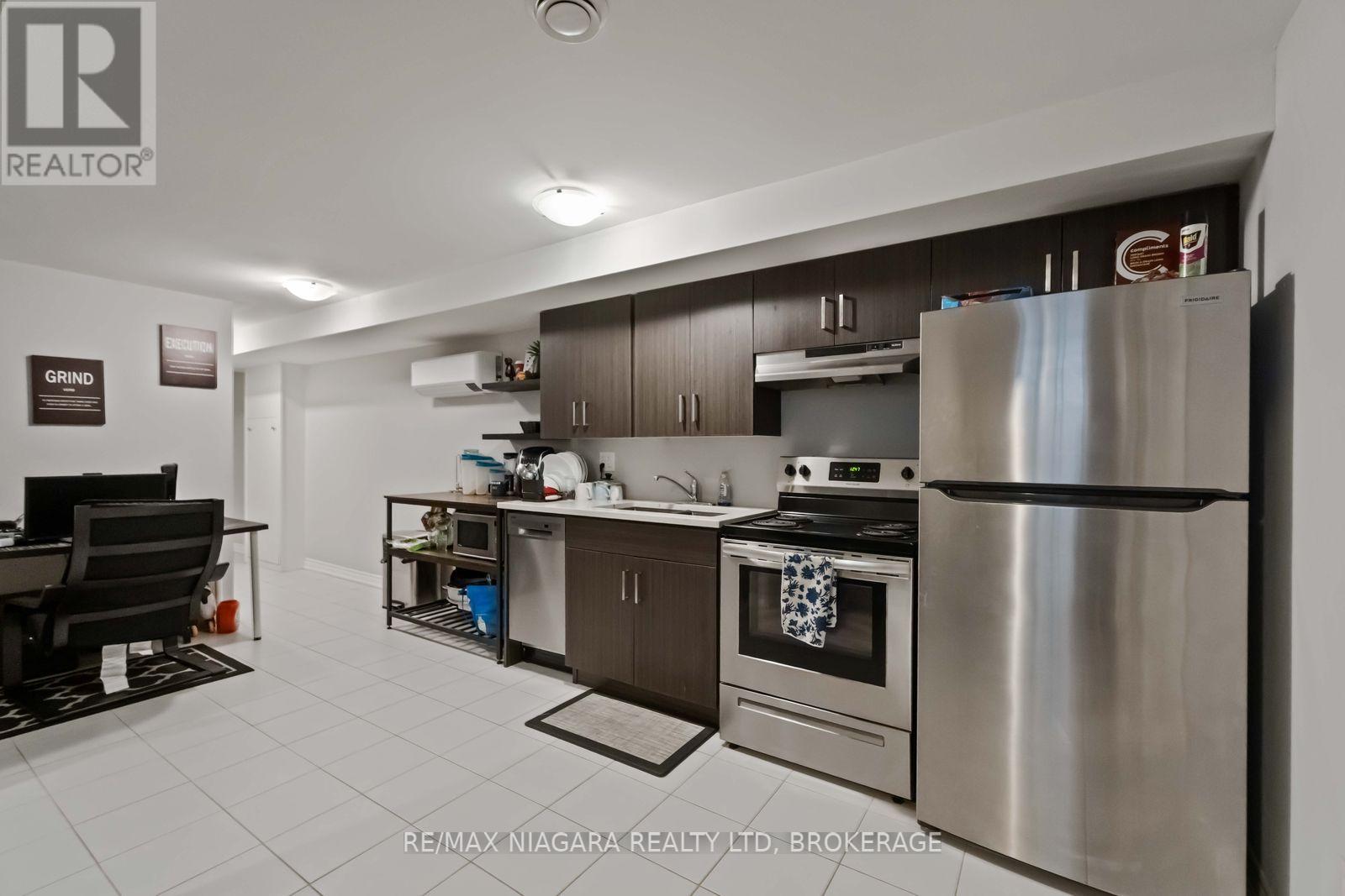 81 Grove Street, Welland, Ontario  L3B 4B3 - Photo 30 - X12942864