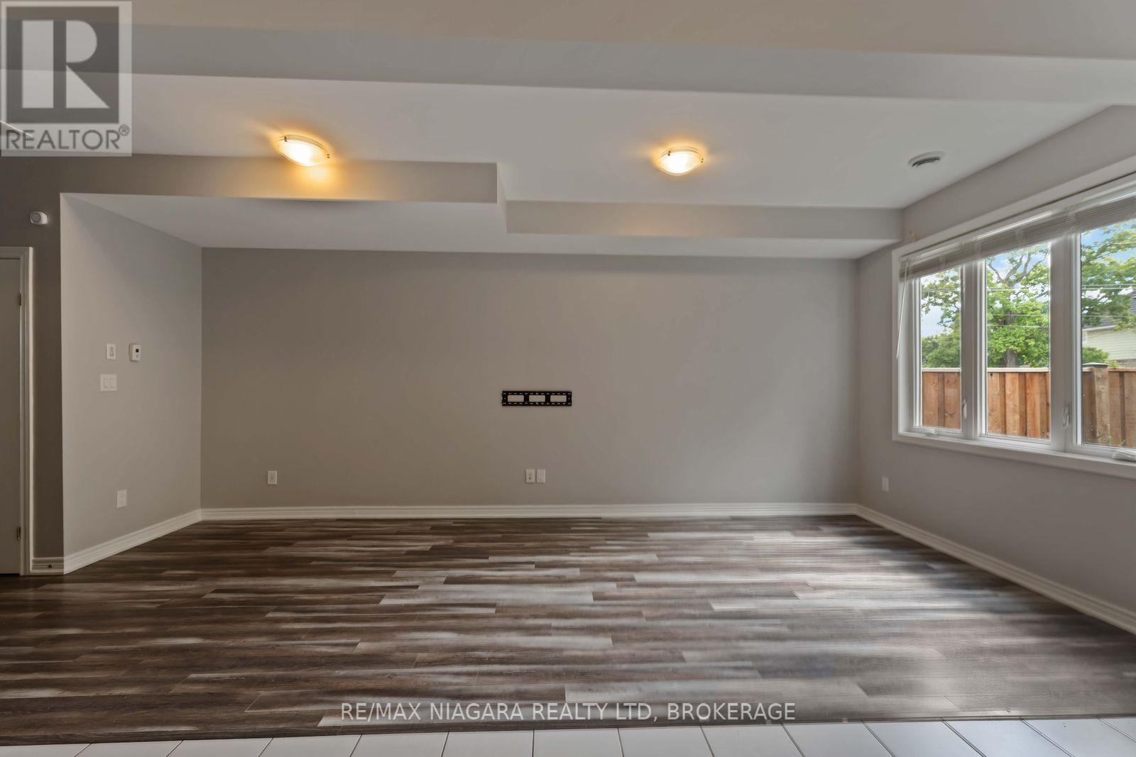 81 Grove Street, Welland, Ontario  L3B 4B3 - Photo 8 - X12942864