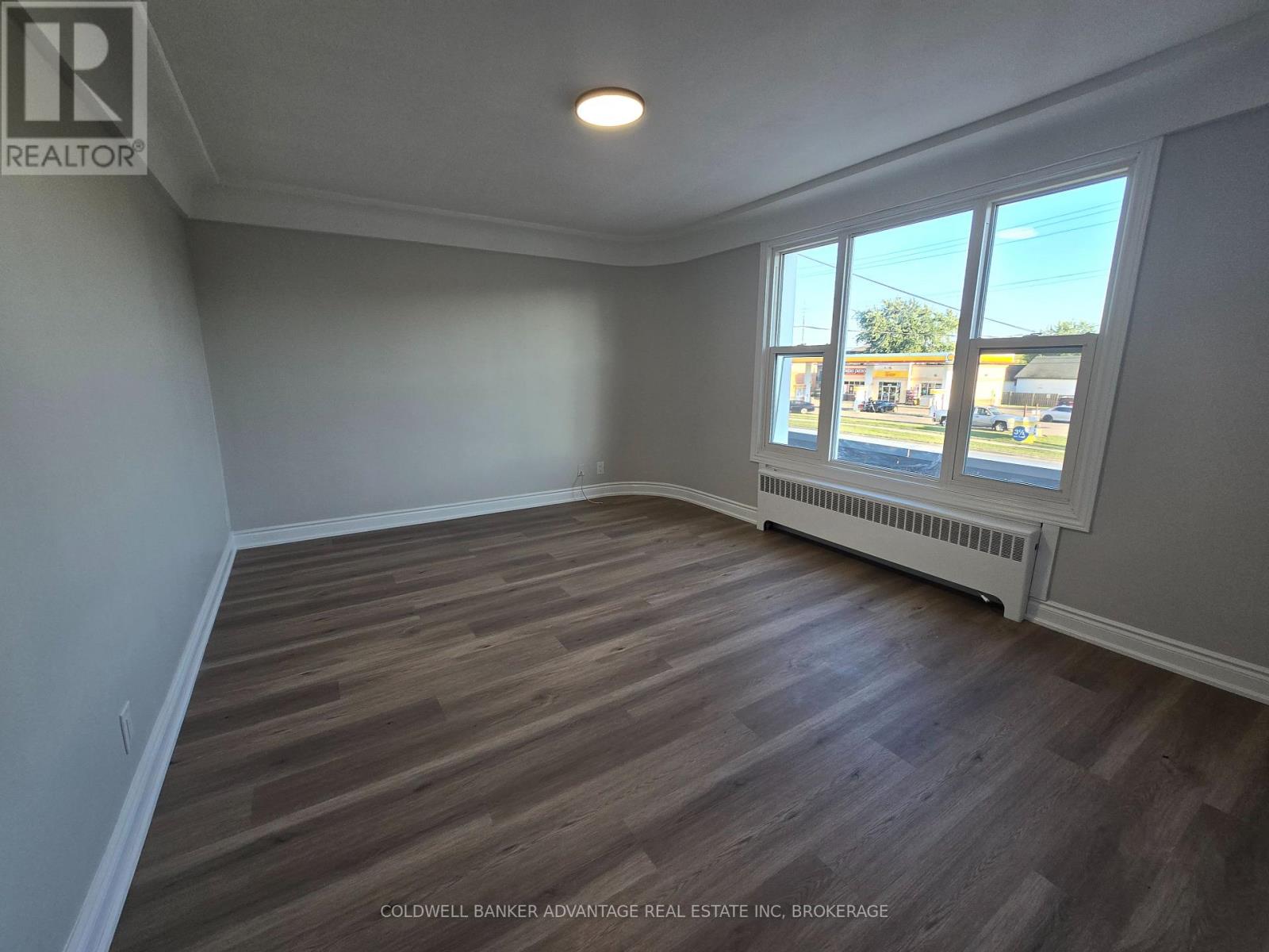 1 - 936 East Main Street, Welland, Ontario  L3B 3Y9 - Photo 4 - X12942866