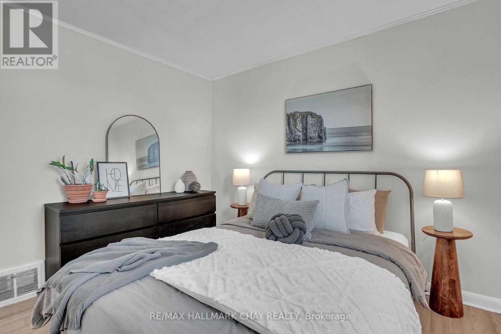 26 King Street S, Innisfil, Ontario  L0L 1L0 - Photo 11 - N12942812