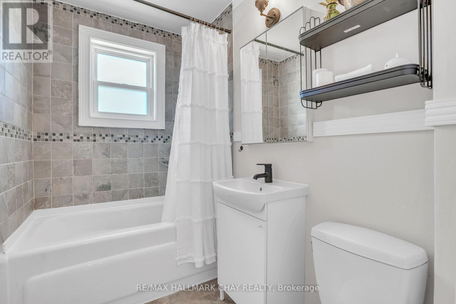 26 King Street S, Innisfil, Ontario  L0L 1L0 - Photo 13 - N12942812