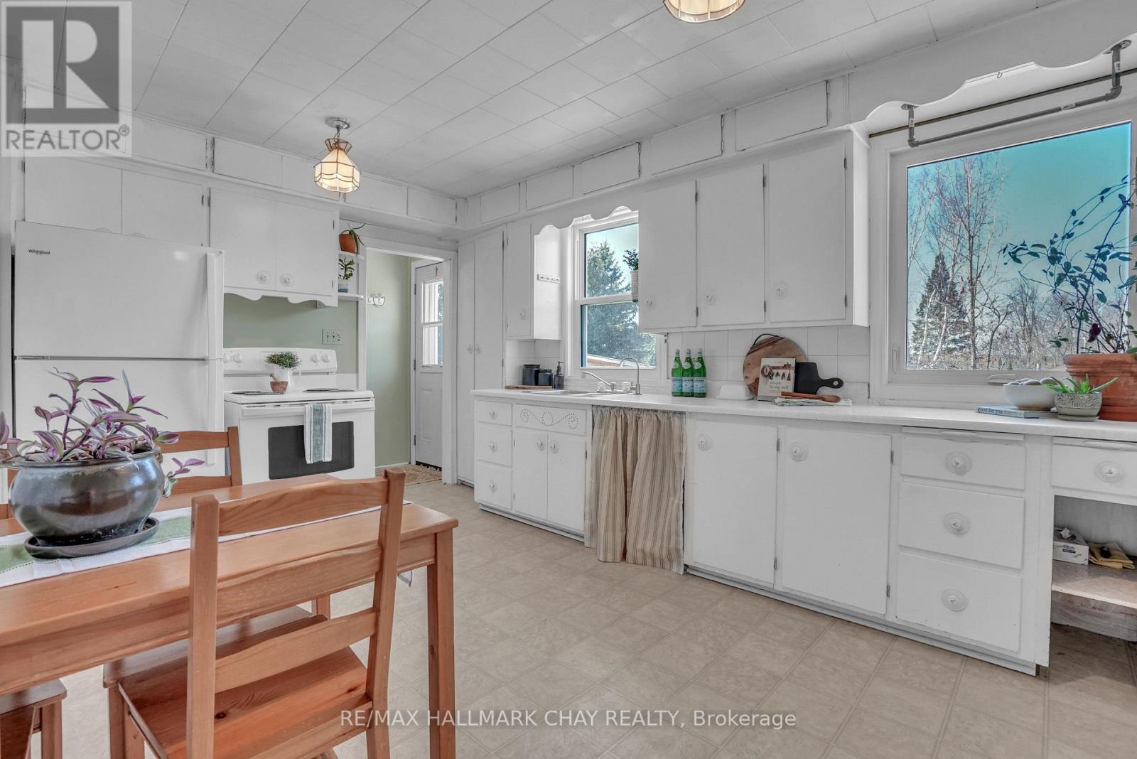 26 King Street S, Innisfil, Ontario  L0L 1L0 - Photo 5 - N12942812