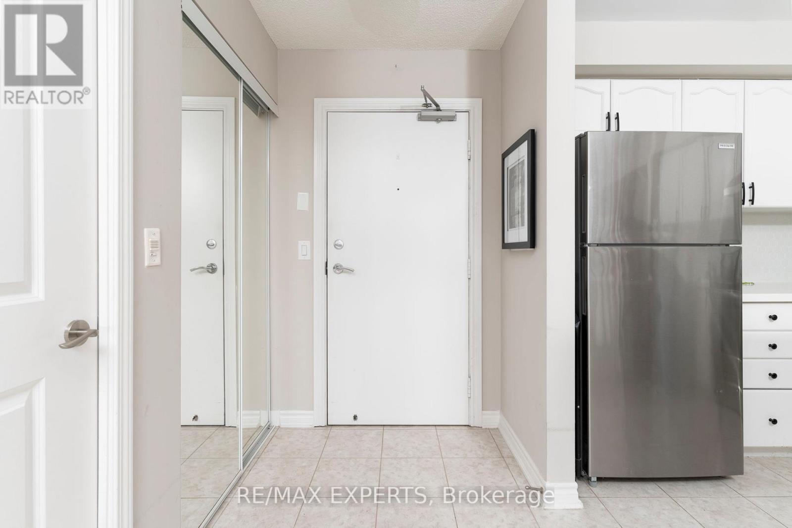 212 - 8026 Kipling Avenue, Vaughan, Ontario  L4L 2A1 - Photo 3 - N12942818