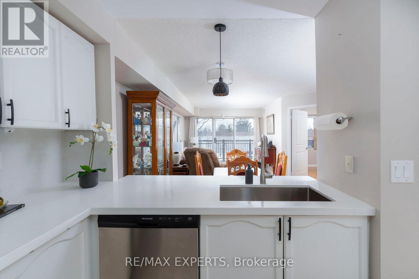 212 - 8026 Kipling Avenue, Vaughan, Ontario  L4L 2A1 - Photo 5 - N12942818