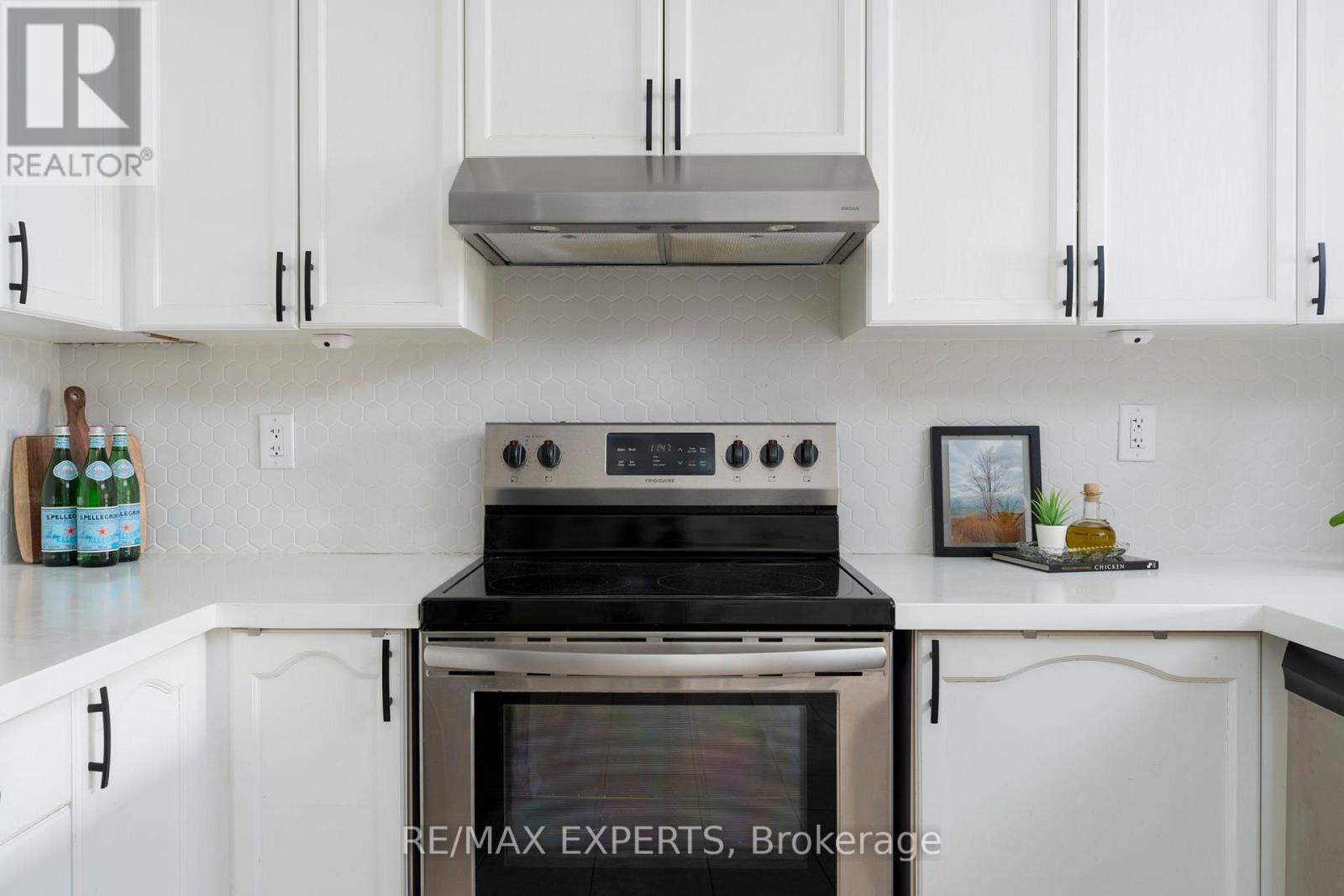 212 - 8026 Kipling Avenue, Vaughan, Ontario  L4L 2A1 - Photo 6 - N12942818