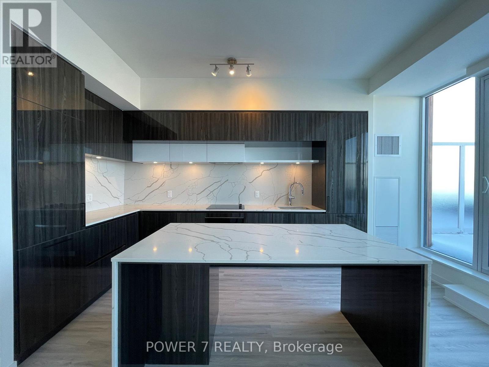 916 - 6 DAVID EYER ROAD, Richmond Hill, Ontario