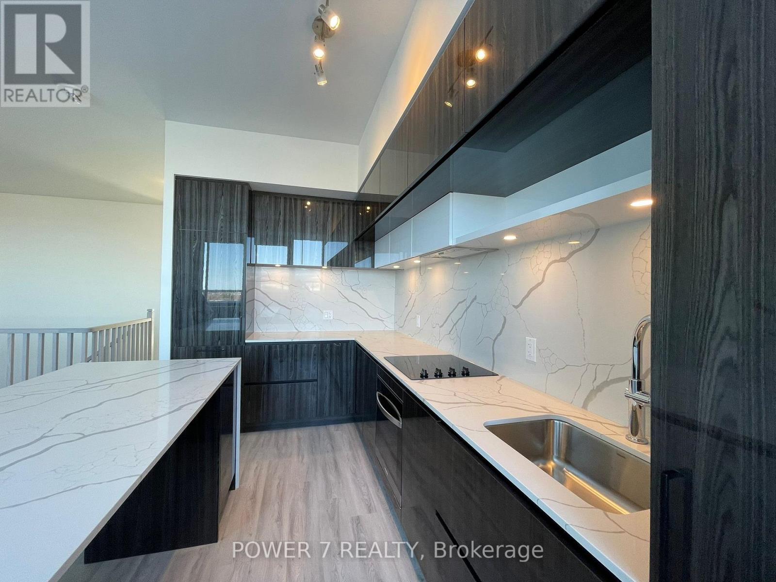 916 - 6 David Eyer Road, Richmond Hill, Ontario  L4S 0N5 - Photo 3 - N12942846