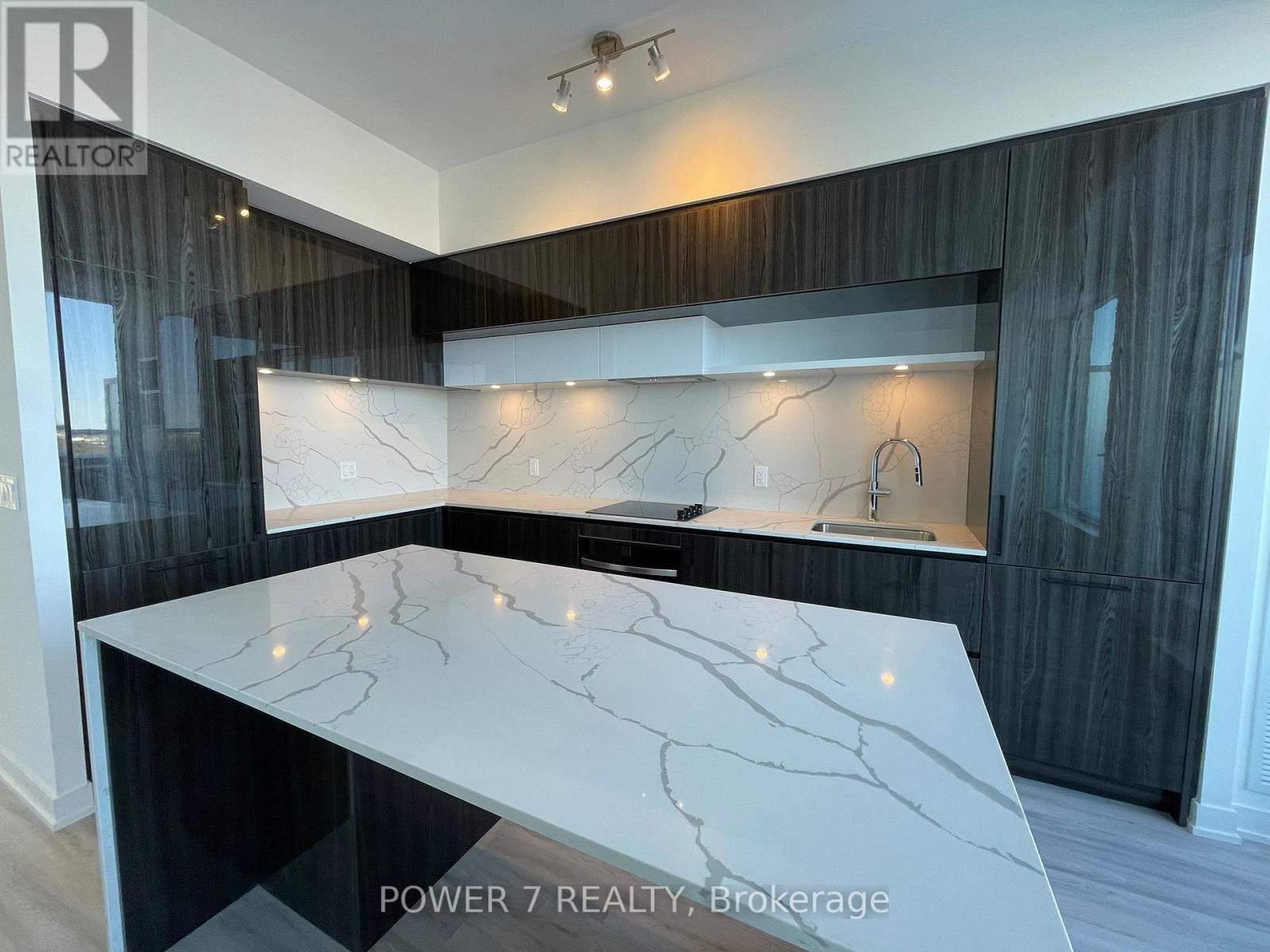 916 - 6 David Eyer Road, Richmond Hill, Ontario  L4S 0N5 - Photo 4 - N12942846