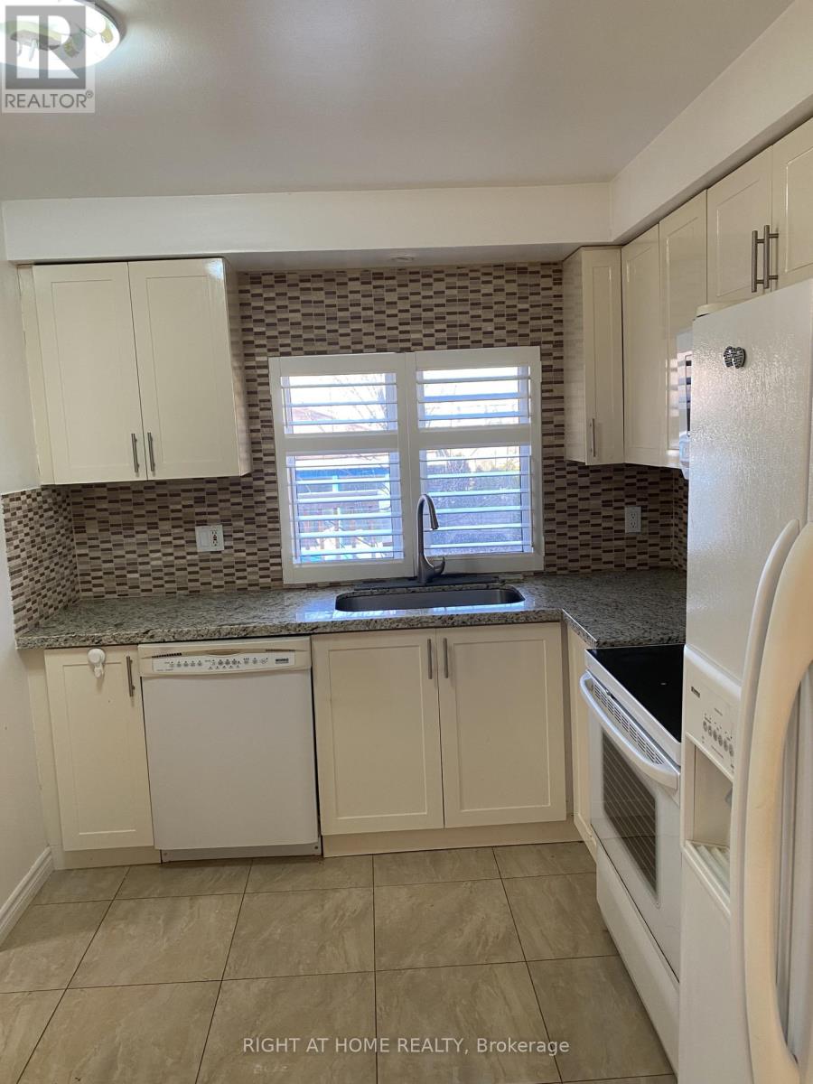 513 Lynett Crescent, Richmond Hill, Ontario  L4C 2V8 - Photo 11 - N12942892