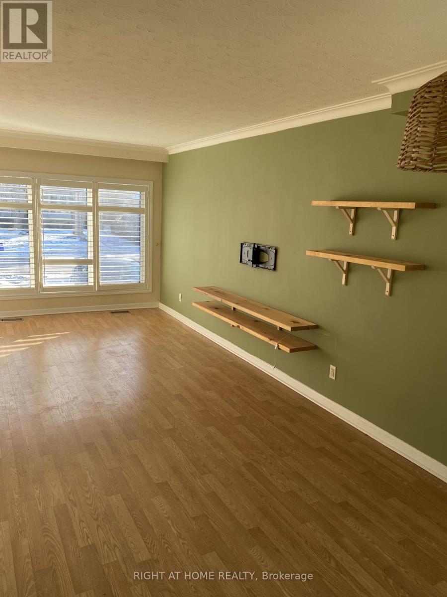 513 Lynett Crescent, Richmond Hill, Ontario  L4C 2V8 - Photo 9 - N12942892