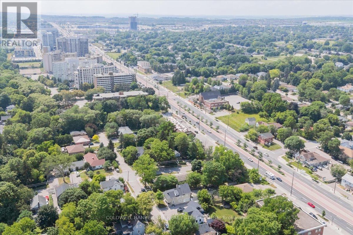 379 Simcoe Street, Newmarket, Ontario  L3Y 2M4 - Photo 4 - N12942904