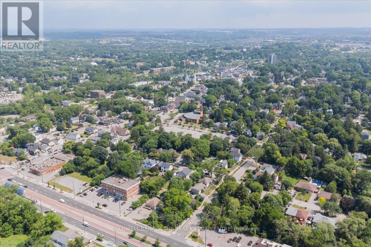 379 Simcoe Street, Newmarket, Ontario  L3Y 2M4 - Photo 5 - N12942904