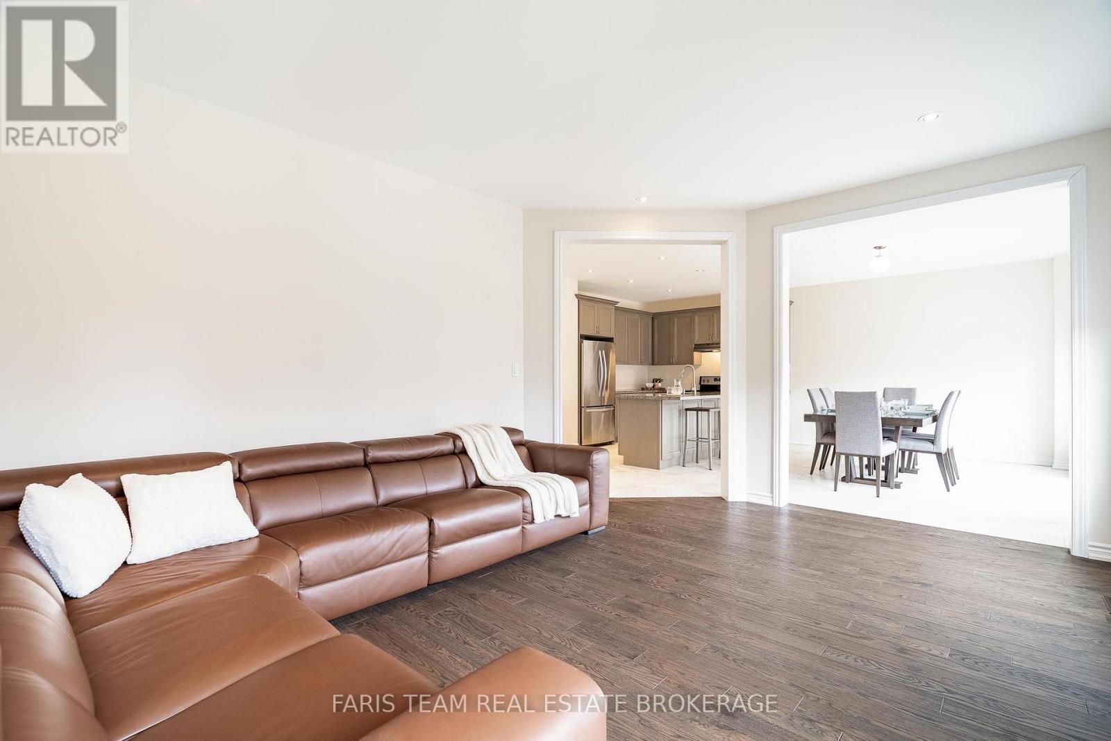 1559 Farrow Crescent, Innisfil, Ontario  L9S 0L6 - Photo 18 - N12942938