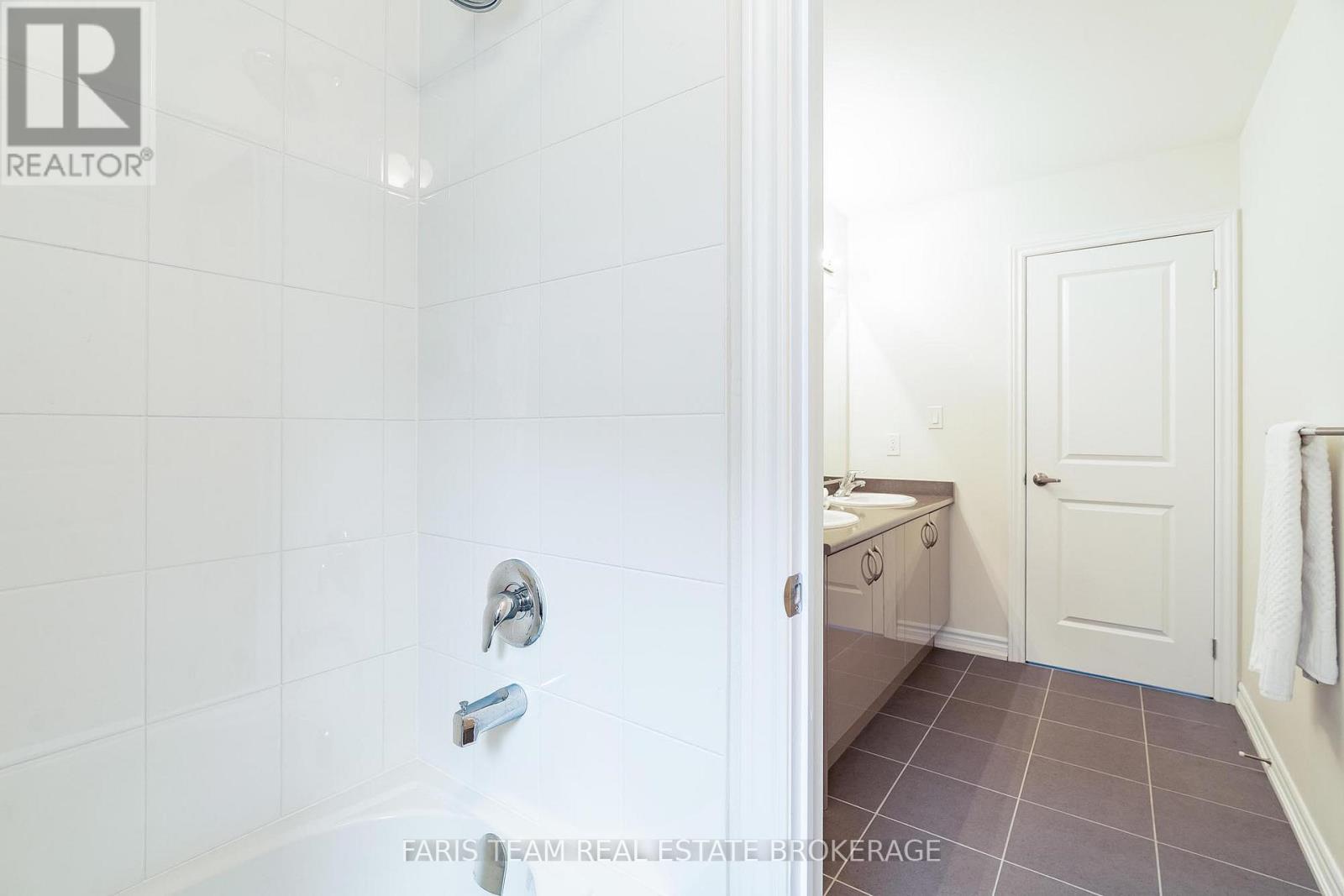 1559 Farrow Crescent, Innisfil, Ontario  L9S 0L6 - Photo 36 - N12942938