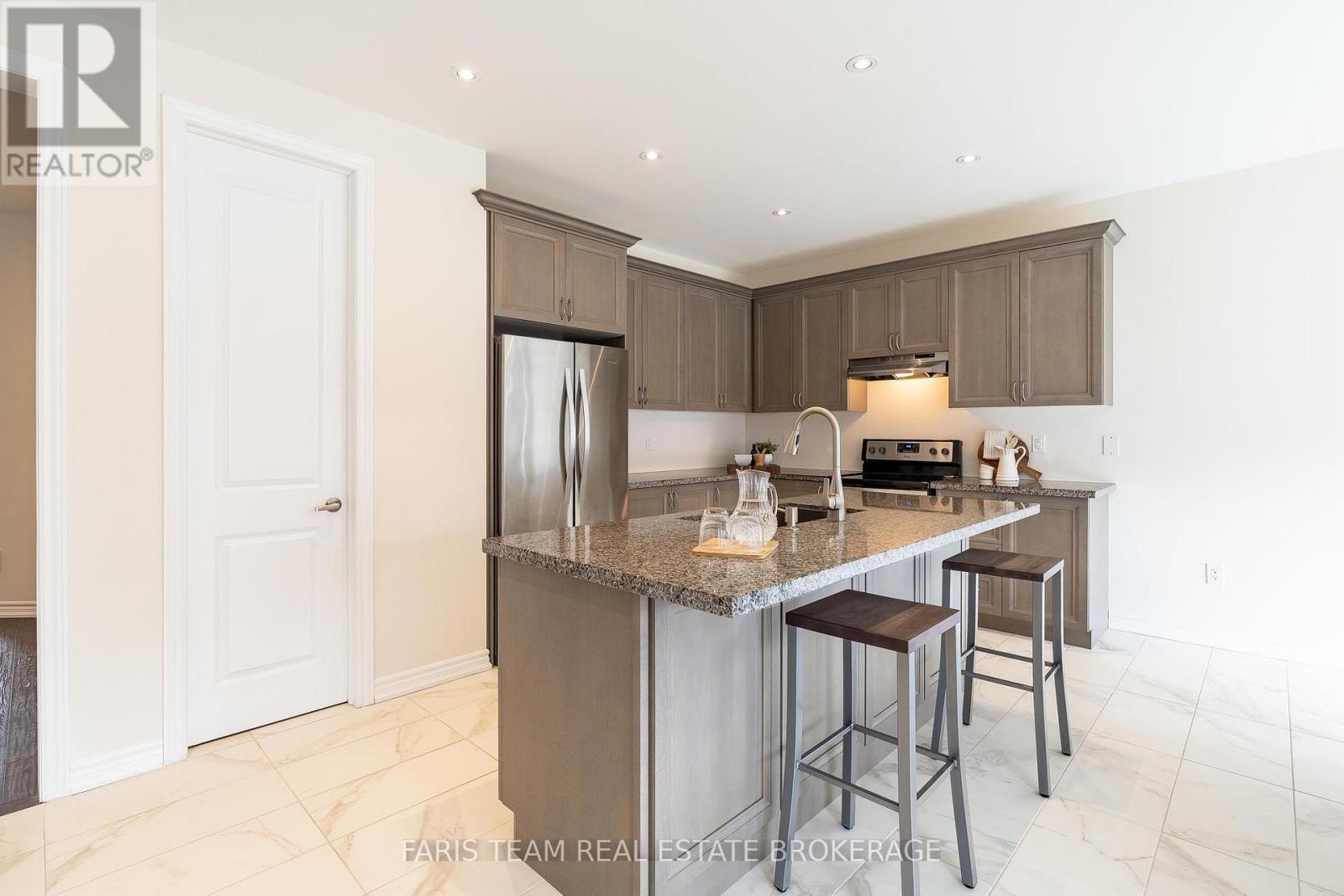 1559 Farrow Crescent, Innisfil, Ontario  L9S 0L6 - Photo 4 - N12942938