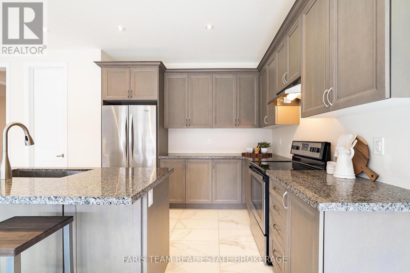 1559 Farrow Crescent, Innisfil, Ontario  L9S 0L6 - Photo 6 - N12942938