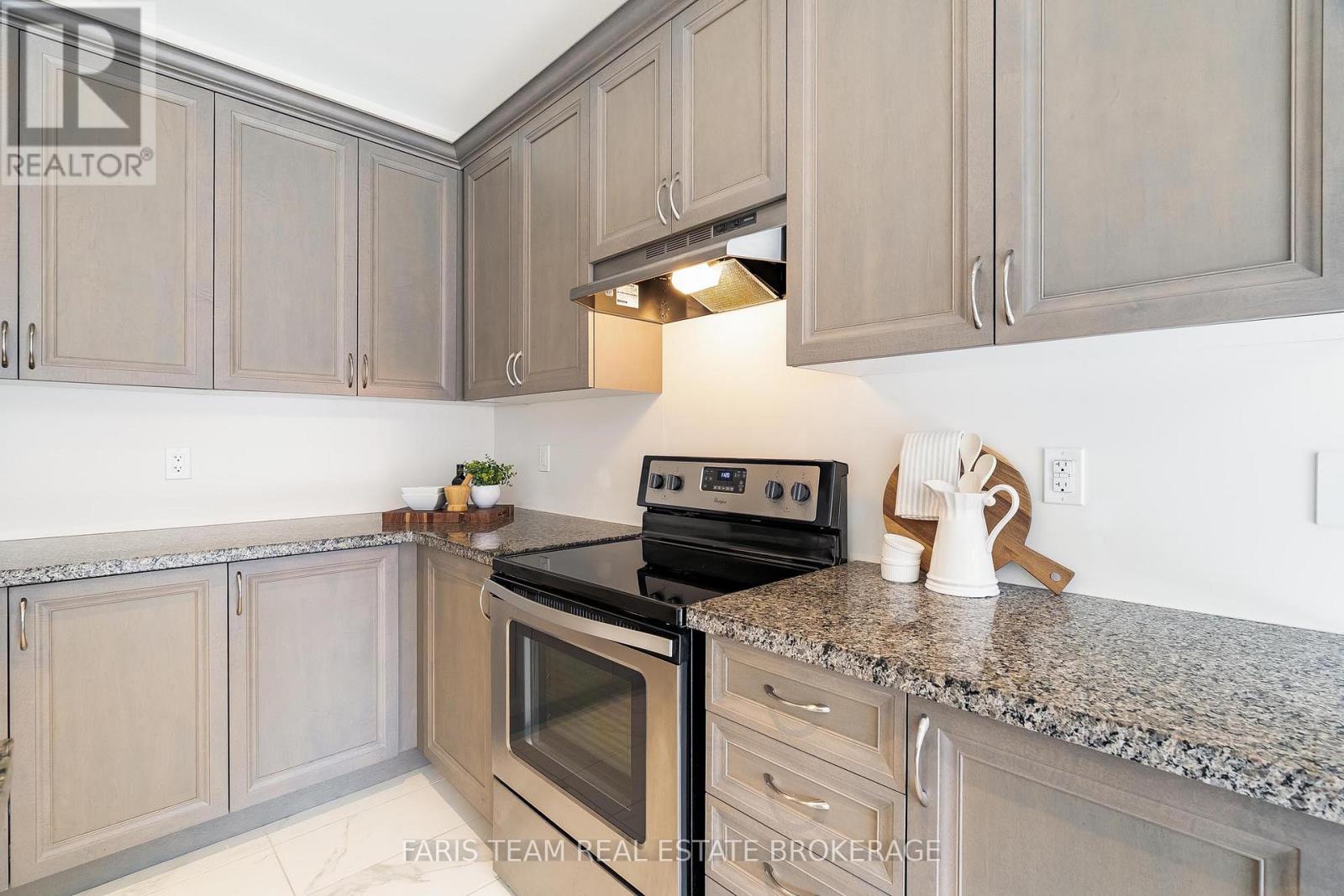 1559 Farrow Crescent, Innisfil, Ontario  L9S 0L6 - Photo 7 - N12942938