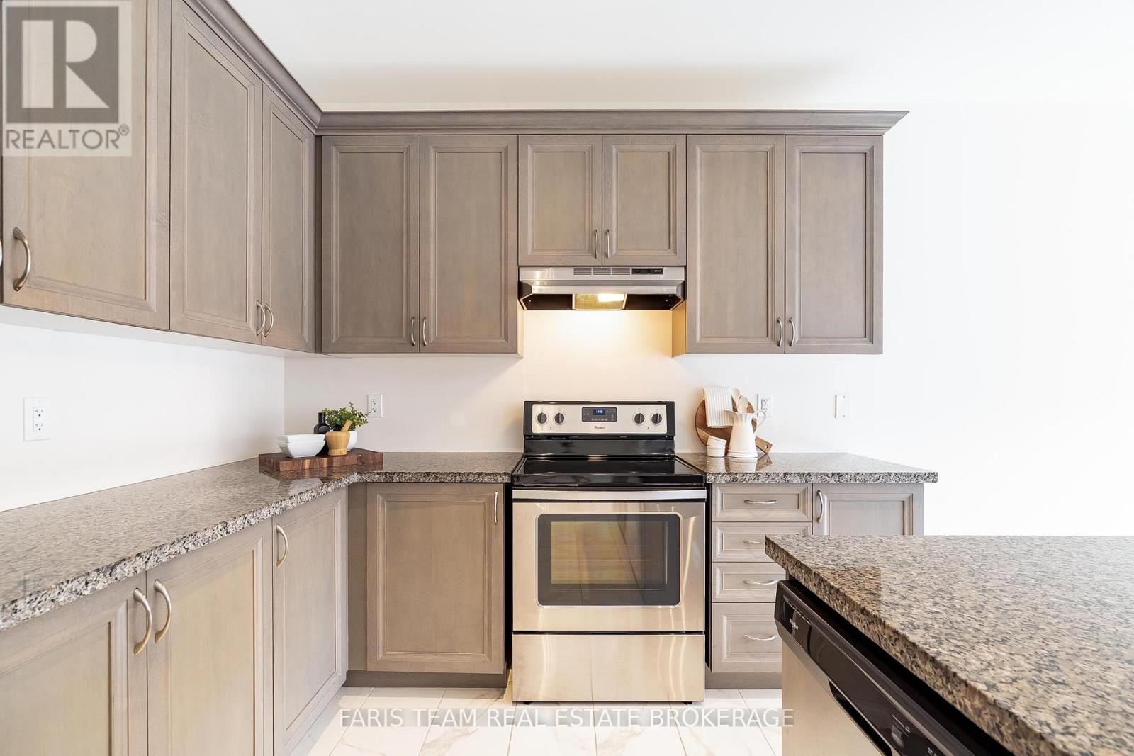 1559 Farrow Crescent, Innisfil, Ontario  L9S 0L6 - Photo 8 - N12942938